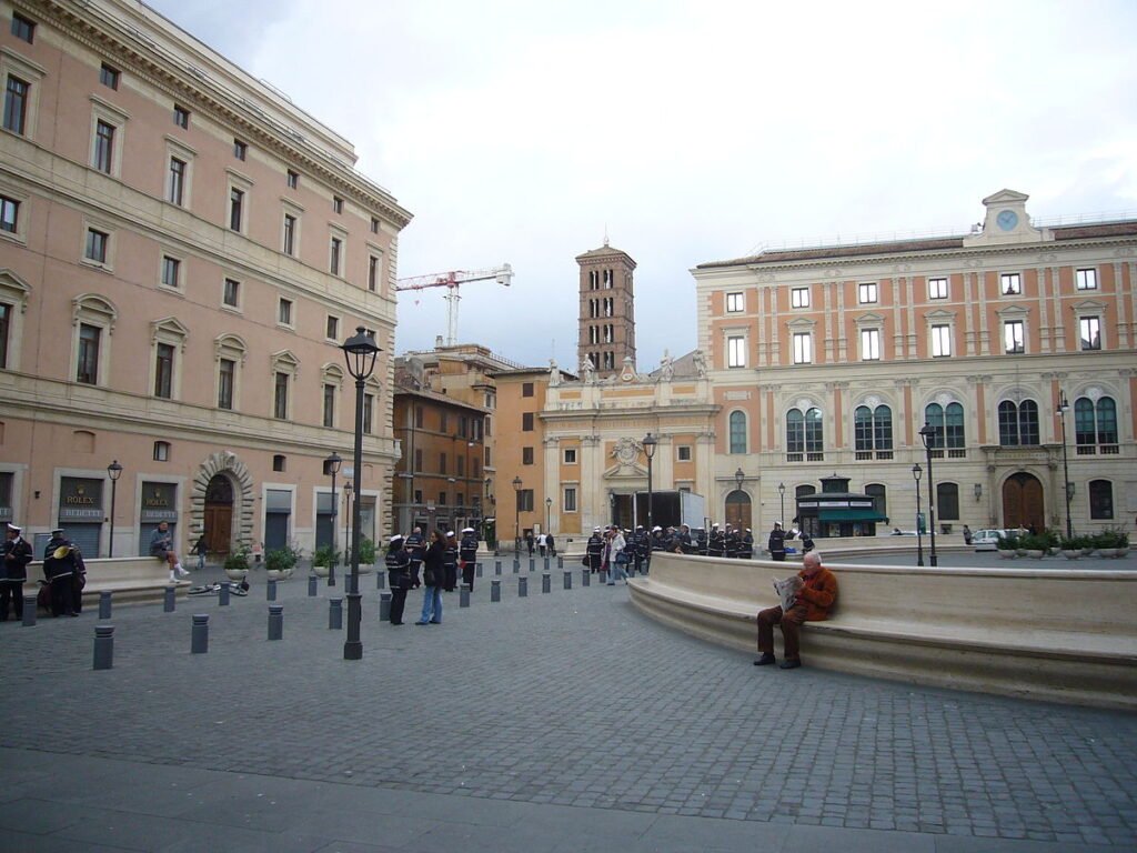 Piazza-San-Silvestro.jpg